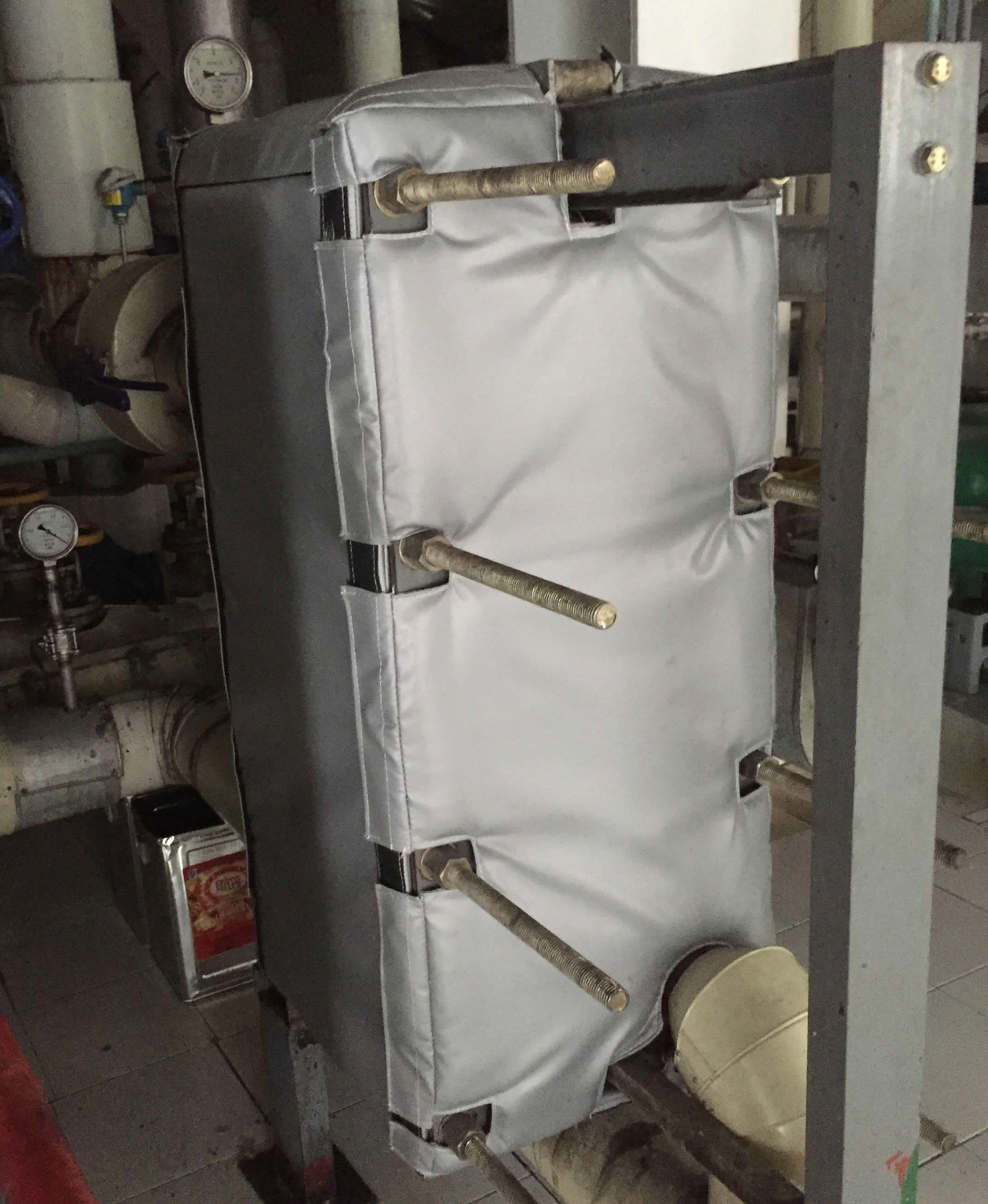 板式<a href=http://www.hafoxiaoxue.cn/e/tags/?tagname=%E6%8D%A2%E7%83%AD%E5%99%A8%E4%BF%9D%E6%B8%A9 target=_blank class=infotextkey>換熱器保溫</a>套